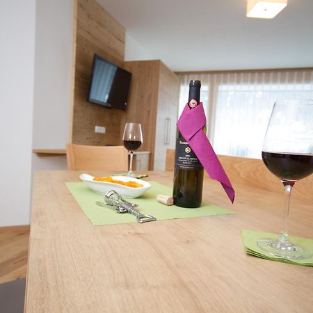 Berglife Appartements Serfaus Pokoj fotografie
