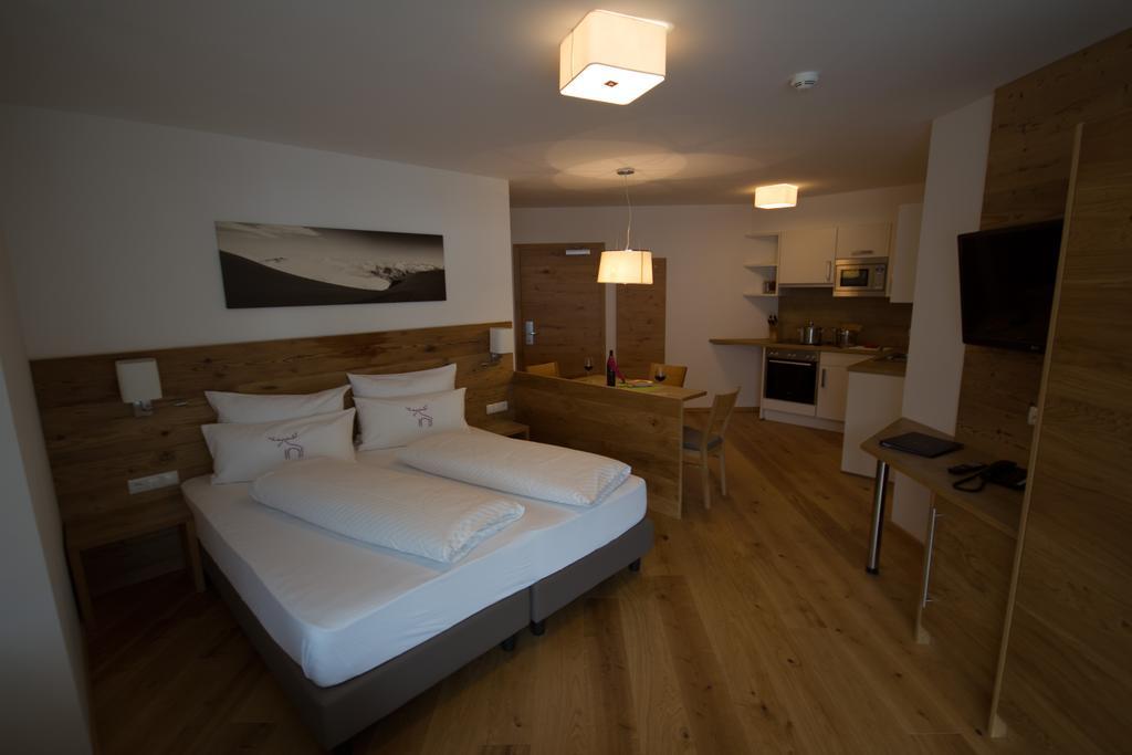 Berglife Appartements Serfaus Pokoj fotografie