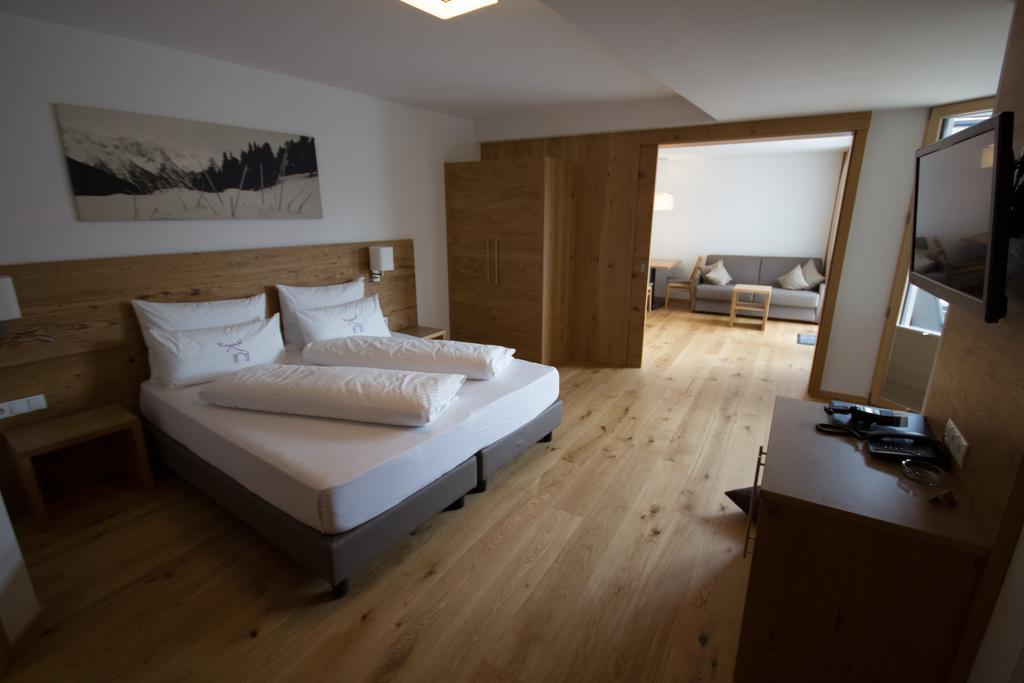 Berglife Appartements Serfaus Pokoj fotografie